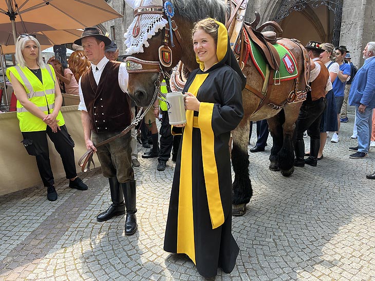 Vorstellung Franziska Inselkammer als Münchner Kindl 2023 auf dem Stadtgründungsfest 2023 (©Fotop. Martin Schmitz)